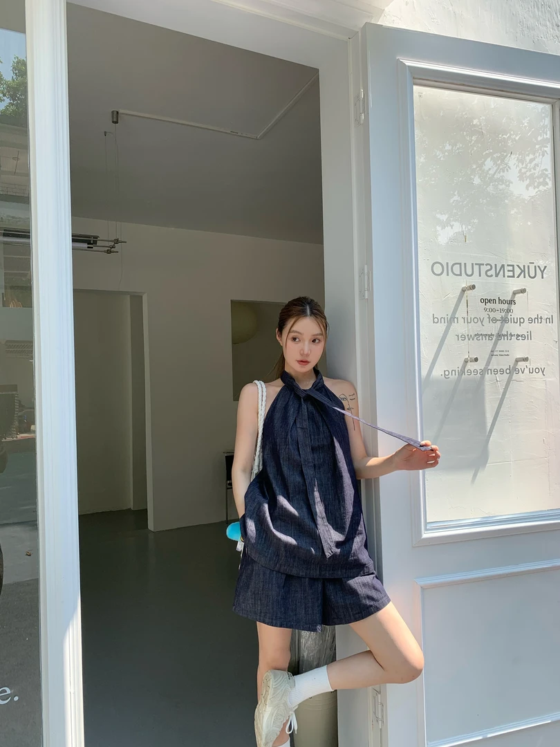 【番茄妹妹】环保水洗柔软透气感牛仔挂脖宽松上衣阔腿短裤时尚套装