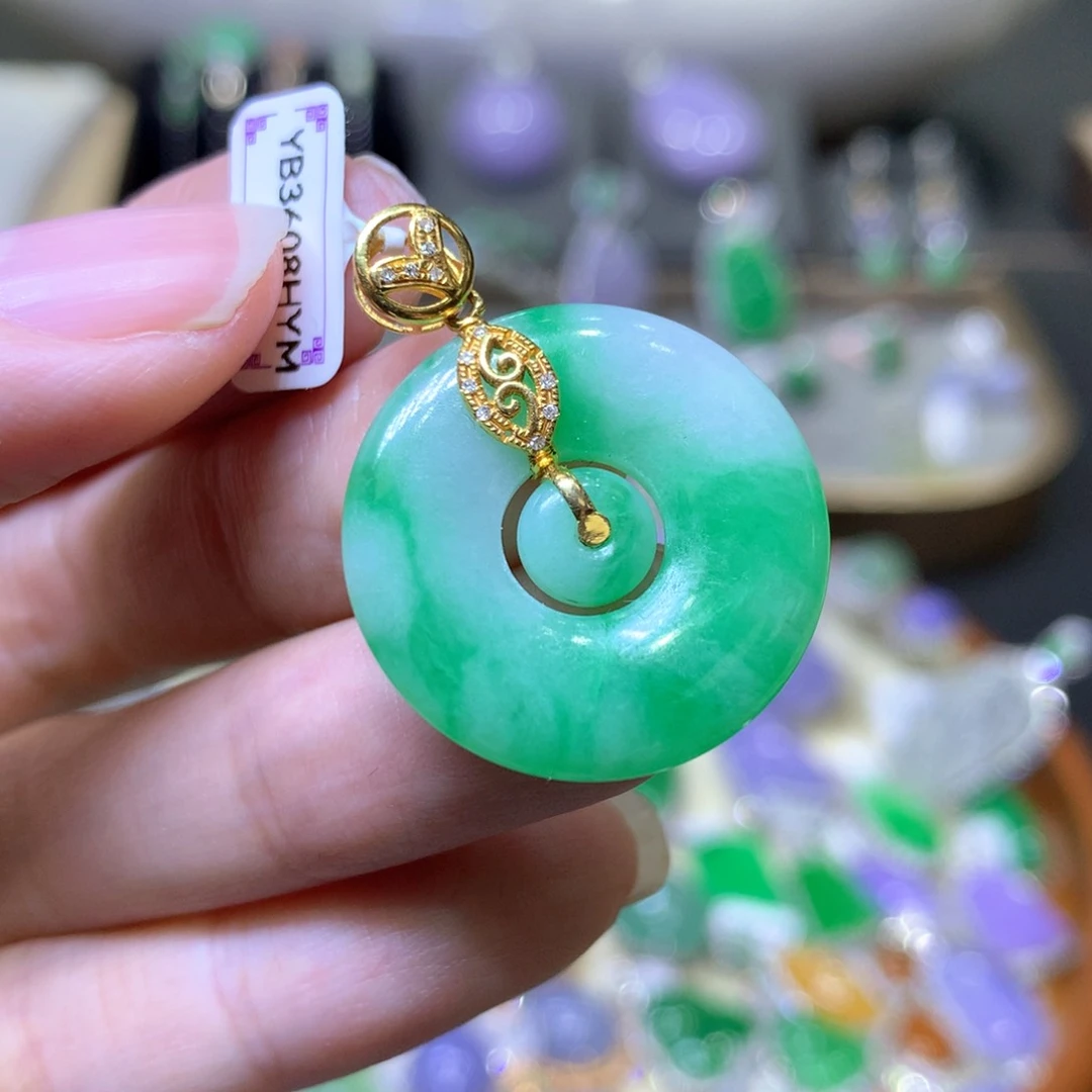 【闪购商品】翡翠颈饰18K金镶嵌翡翠吊坠项链