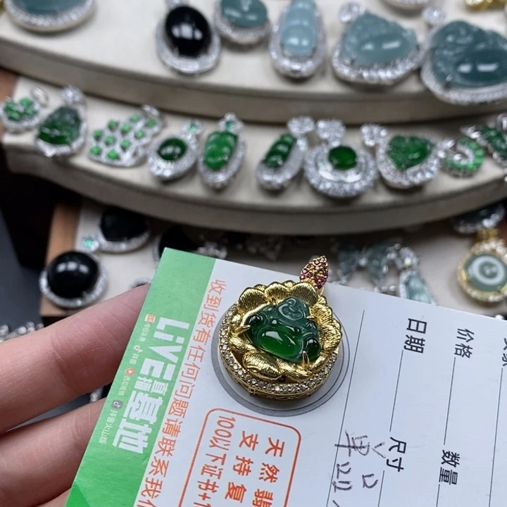 翡翠颈饰未镶嵌翡翠