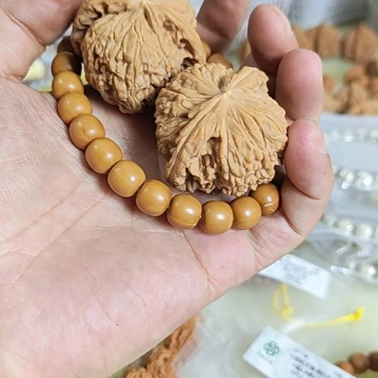 文玩核桃吊坠猴头+赠42左右白狮子，福利三