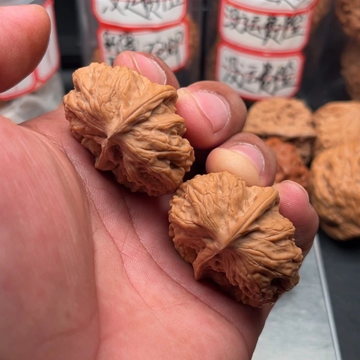 文玩核桃把件野狼