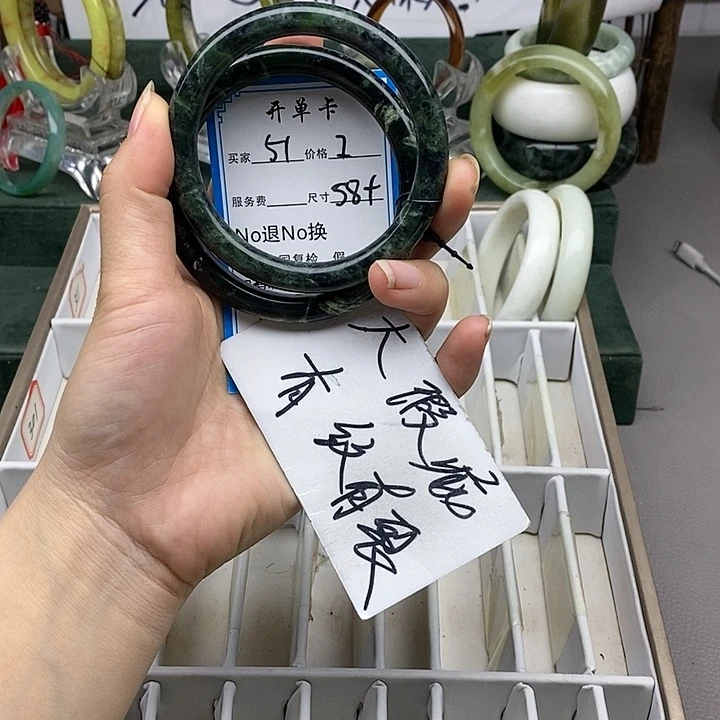 蛇纹石玉未镶嵌手镯