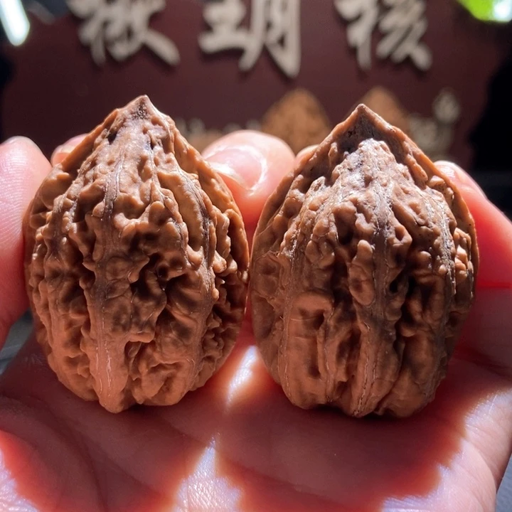 文玩核桃吊坠楸玥核47