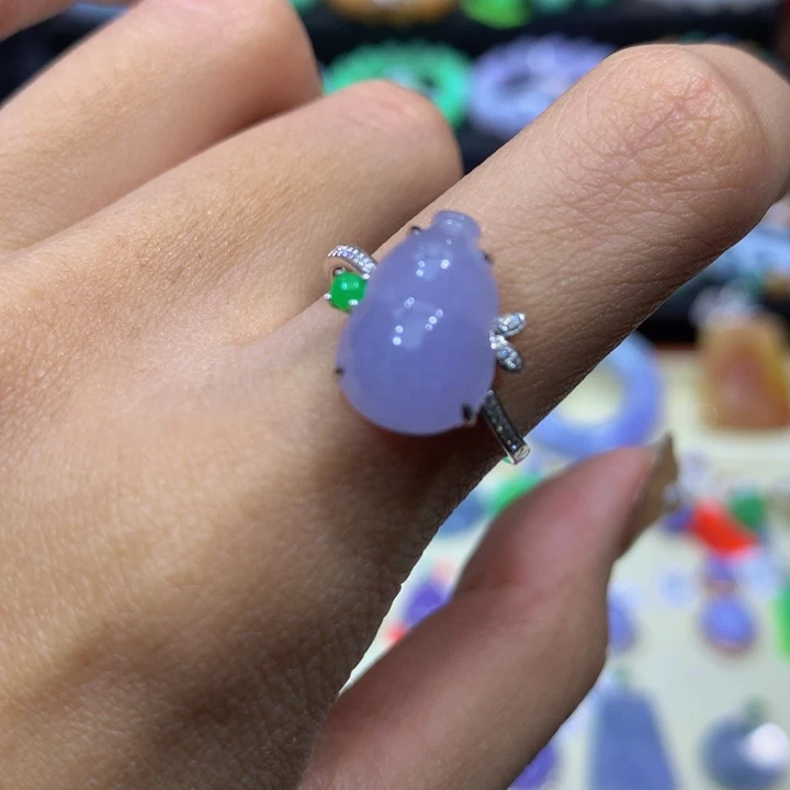 翡翠18K金镶嵌颈饰翡翠