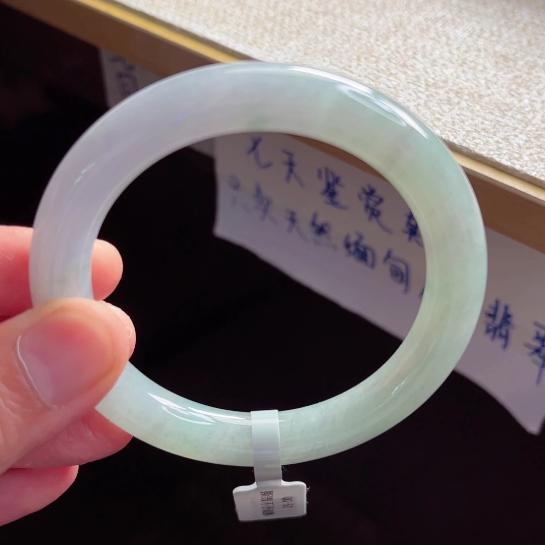 翡翠手镯未镶嵌手镯