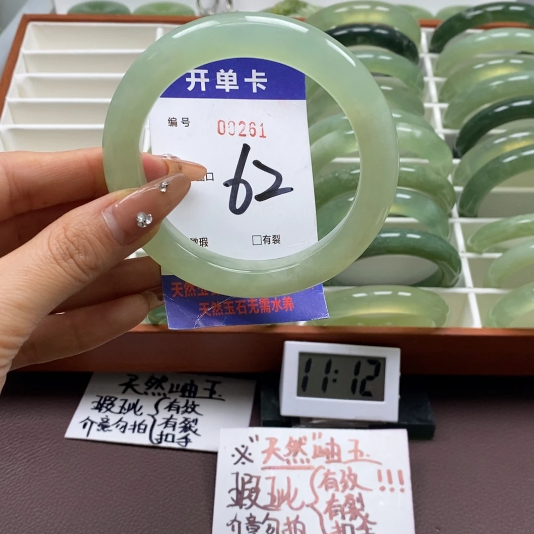 蛇纹石玉手镯未镶嵌