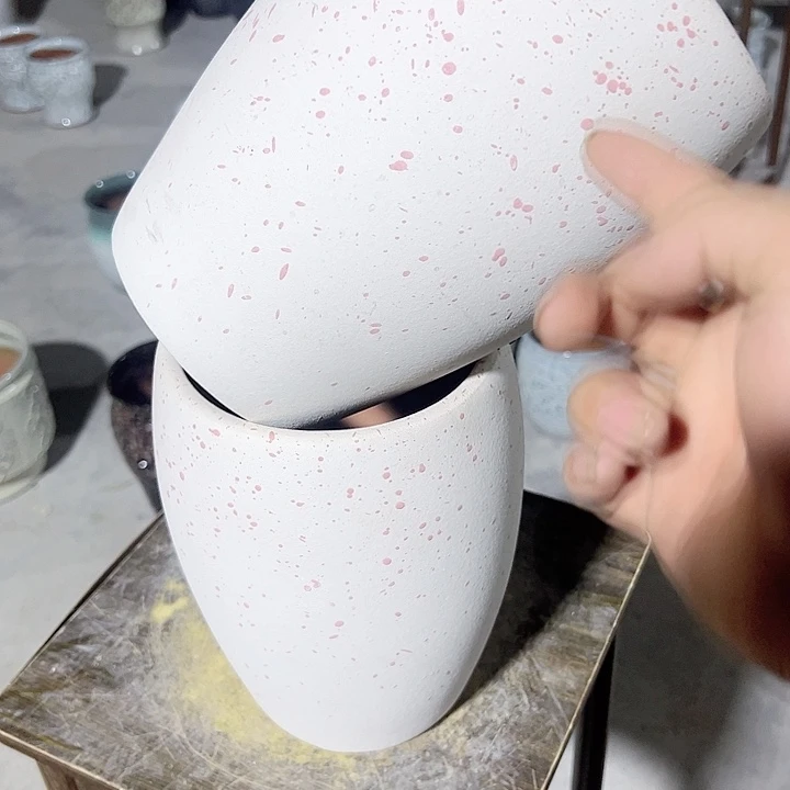 高度23厘米口17厘米