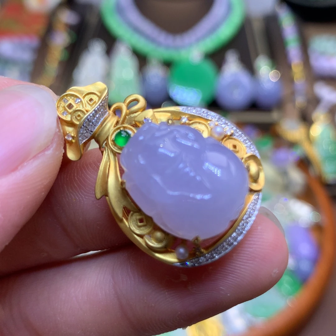 翡翠18K金镶嵌颈饰