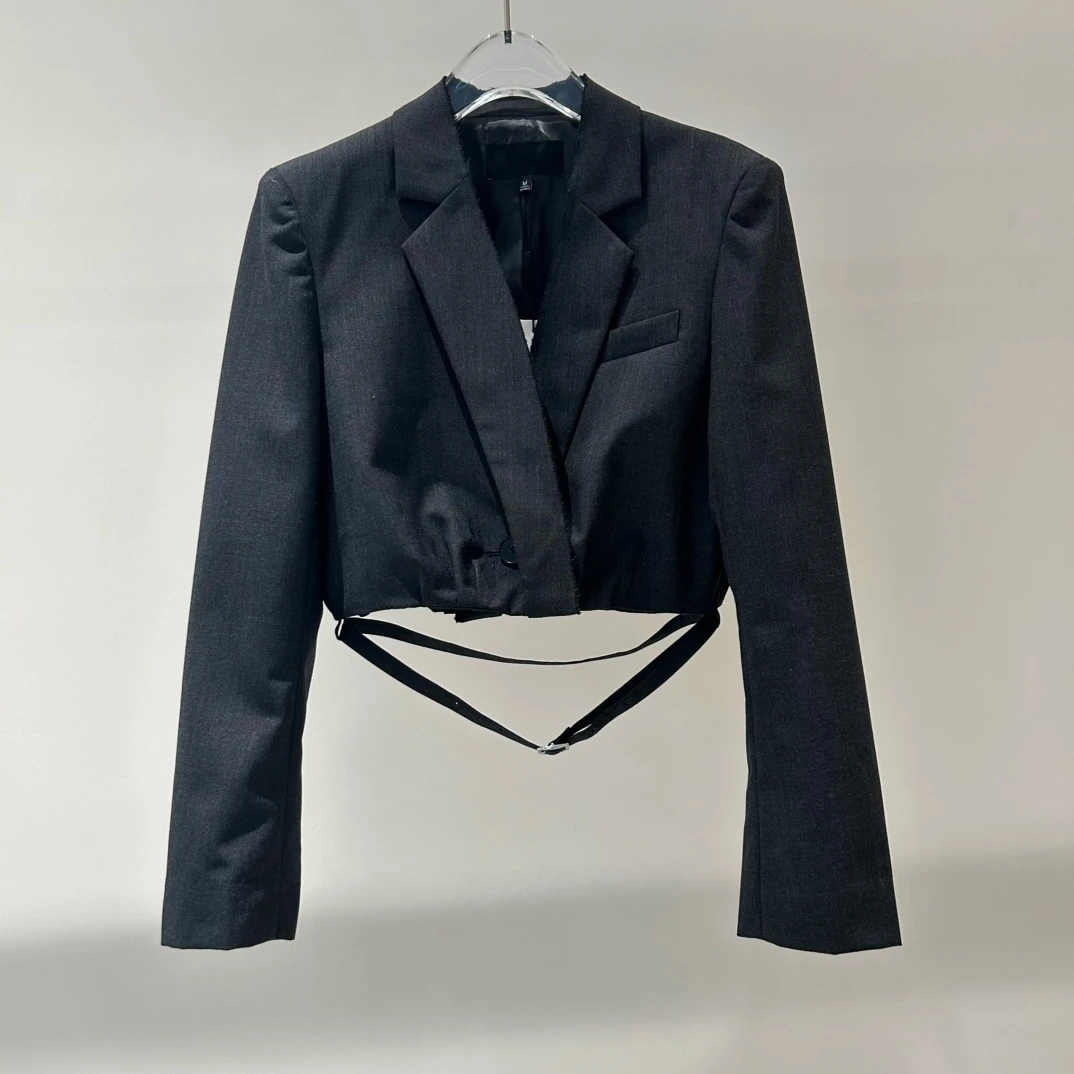 迪S家女长袖轻职风常规纯色短款西装秋季修身设计感小西装3108