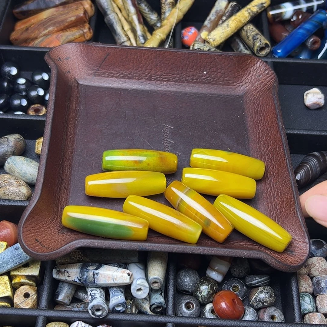 颈饰玻璃玛瑙一颗