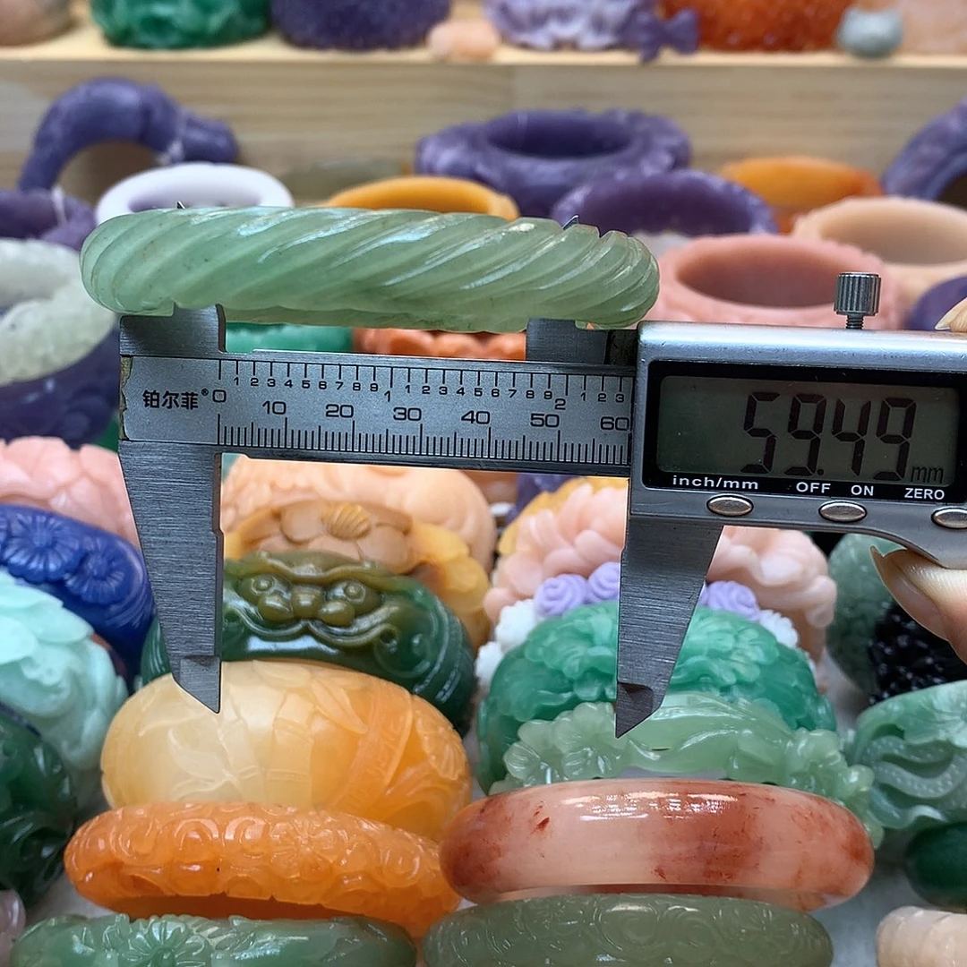 未镶嵌手镯石英质玉