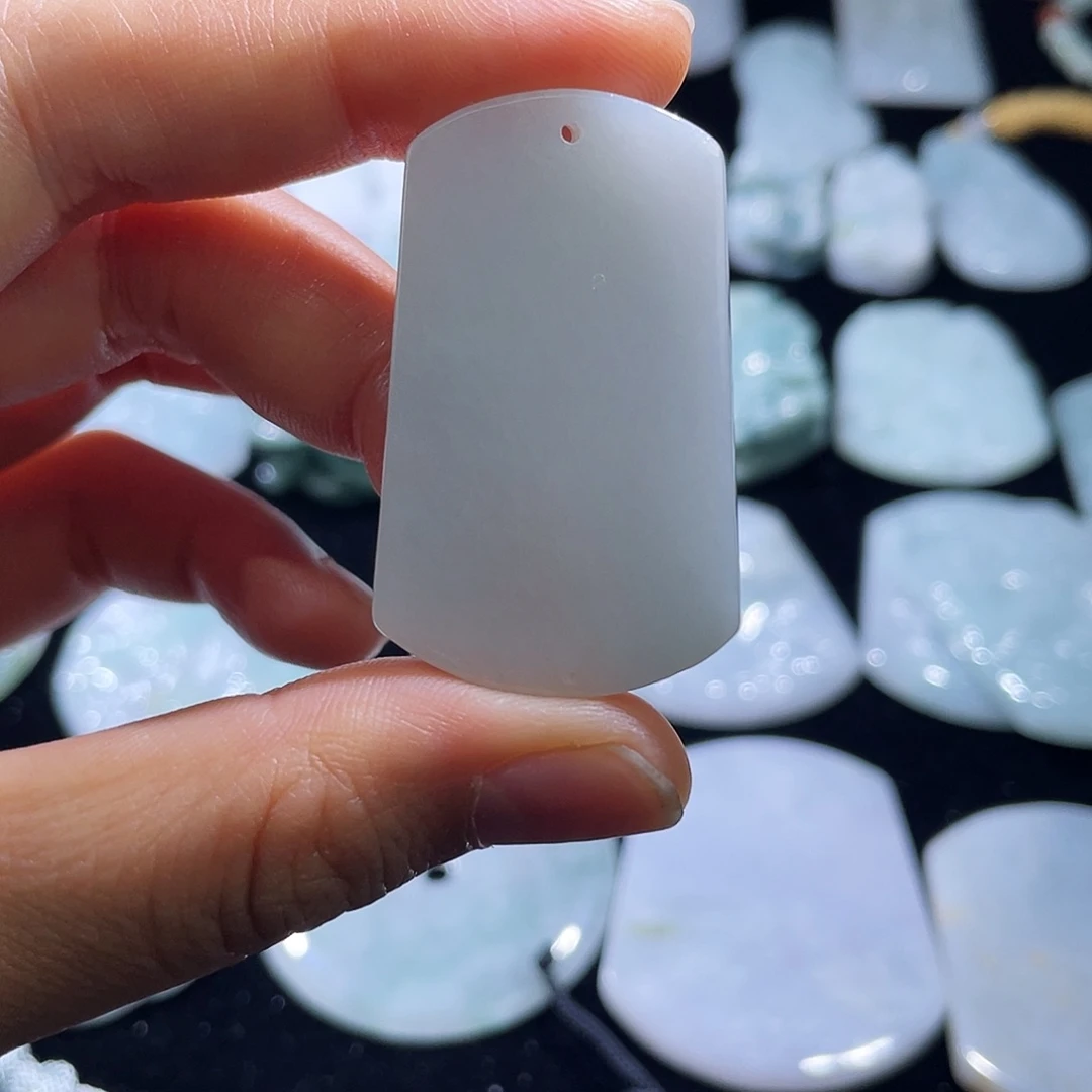 翡翠未镶嵌颈饰无事牌