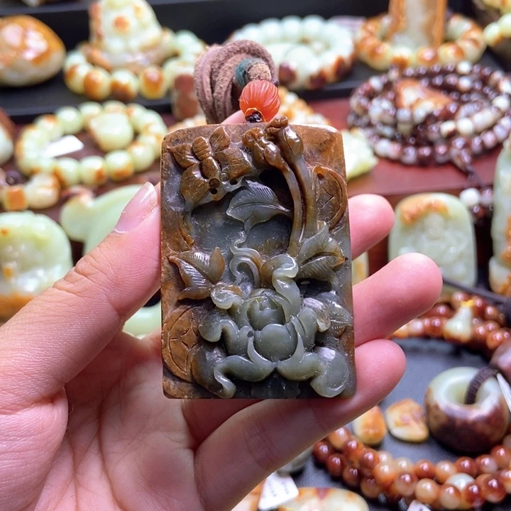 未镶嵌岫岩河磨玉（透闪石质玉）挂件
