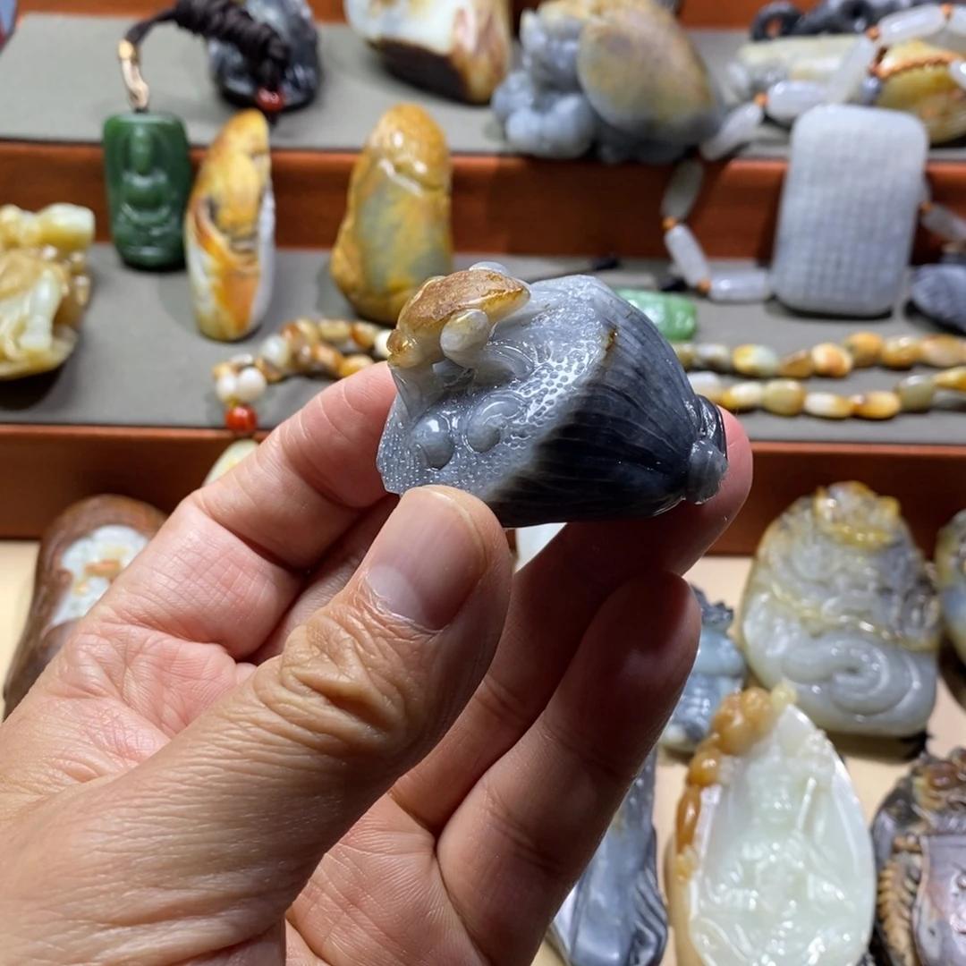 和田玉未镶嵌把件