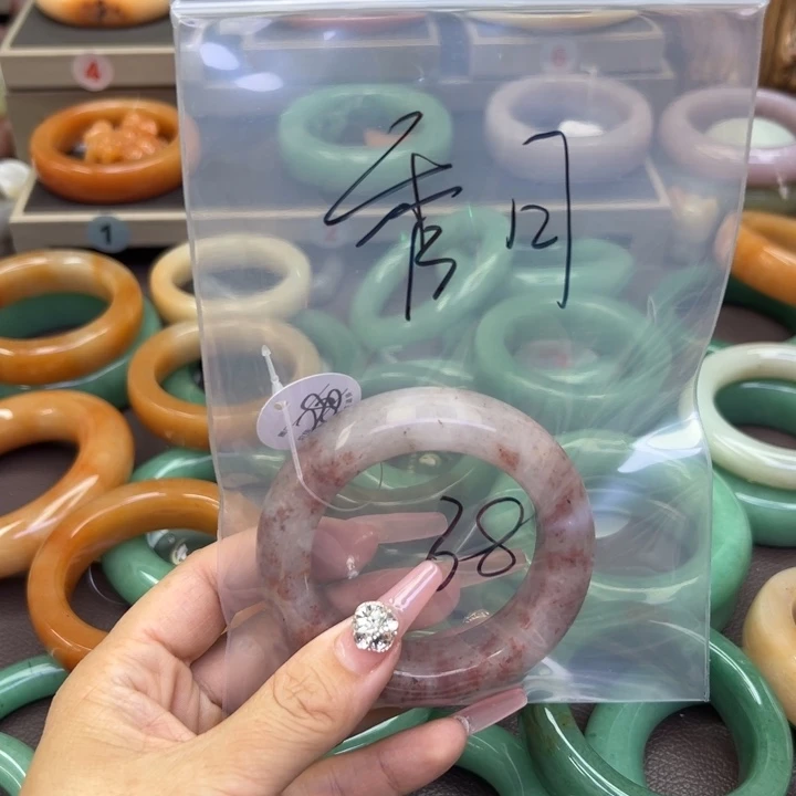 石英质玉手镯未镶嵌苏*月