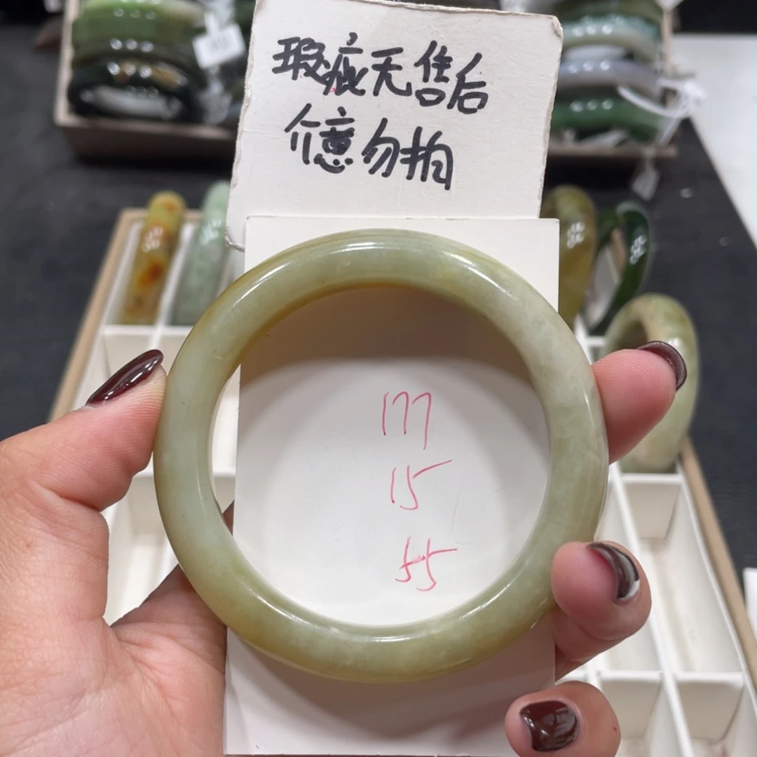 蛇纹石玉未镶嵌手镯
