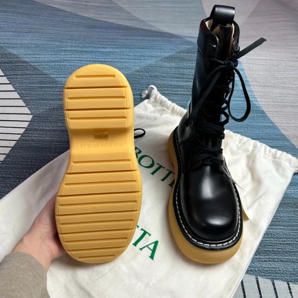 未使用 BOTTEGA VENETA/葆蝶家 BV黑色黄底中筒靴三七码