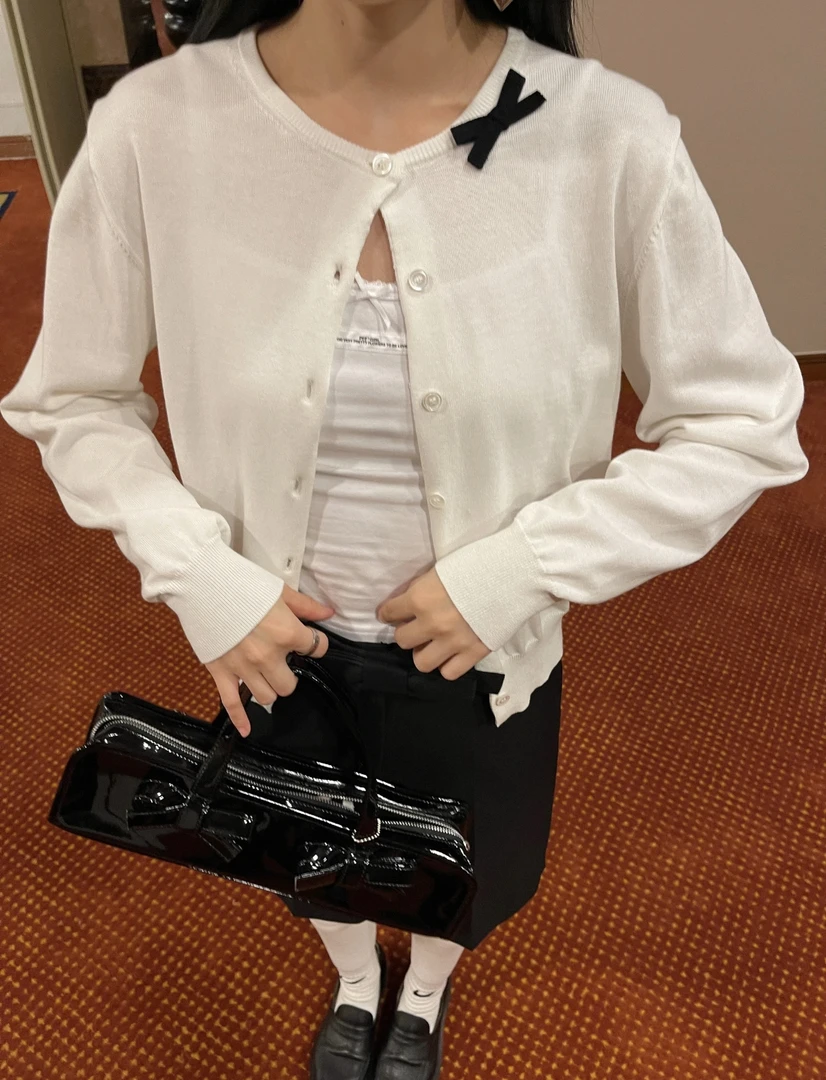 99新 MIU MIU/缪缪  AA3224 绵羊毛 水钻蝴蝶结装饰纽扣开衫 42码