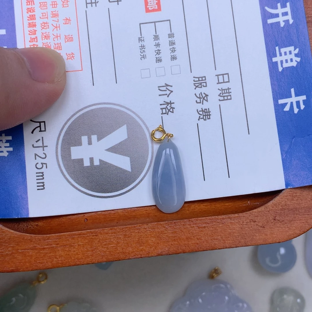 颈饰18K金镶嵌翡翠福瓜