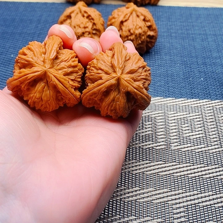 心***远文玩核桃吊坠三棱