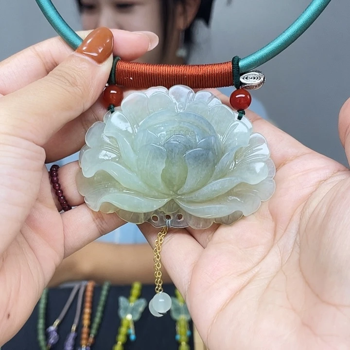 未镶嵌蛇纹石玉颈饰
