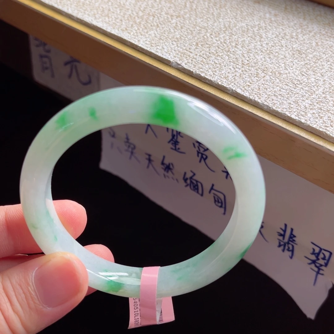 翡翠手镯未镶嵌手镯