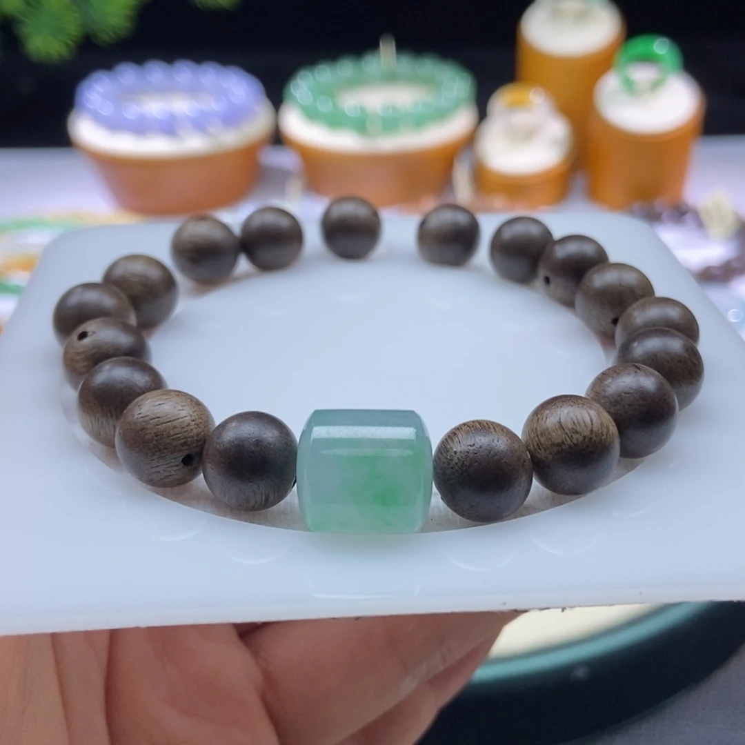 沉香木手串冰飘阳绿桶12.9*12.4mm