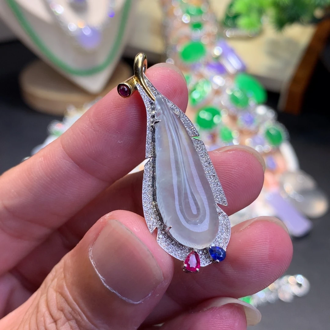 翡翠18K金镶嵌颈饰羽毛