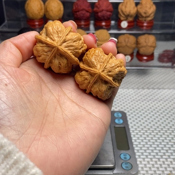文玩核桃把件47金尊四棱