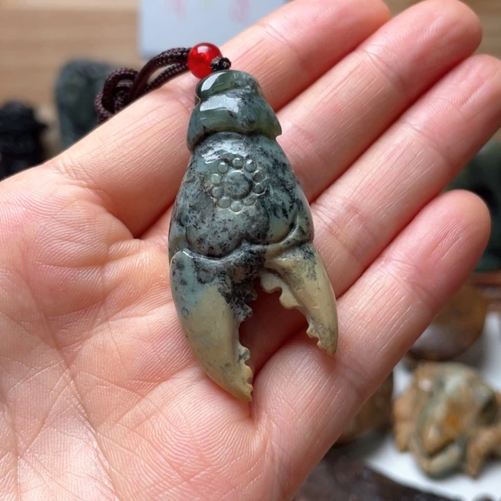 岫岩河磨玉（透闪石质玉）未镶嵌挂件珊*兔