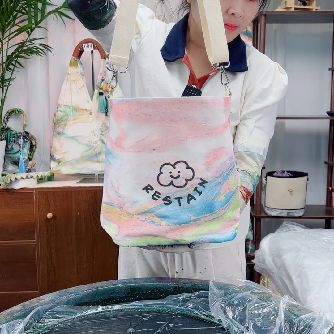 绢本天然大漆定制云朵包背景