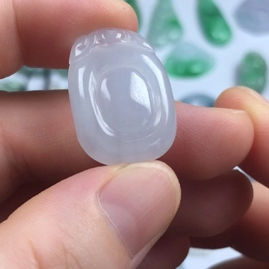 颈饰未镶嵌翡翠福贝