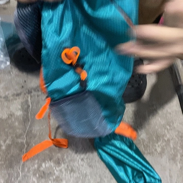 户外折叠绿色背包一个
