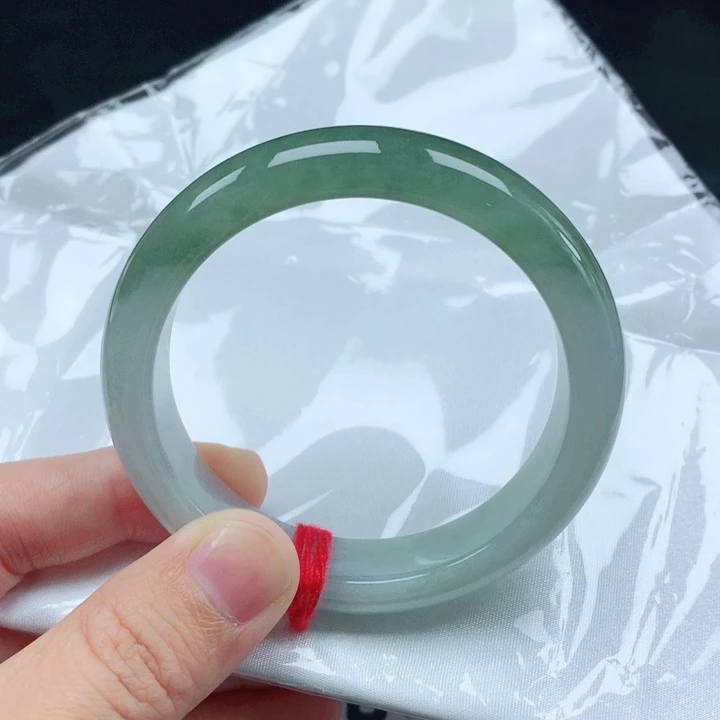 翡翠手镯未镶嵌新****瓷天然翡翠手镯