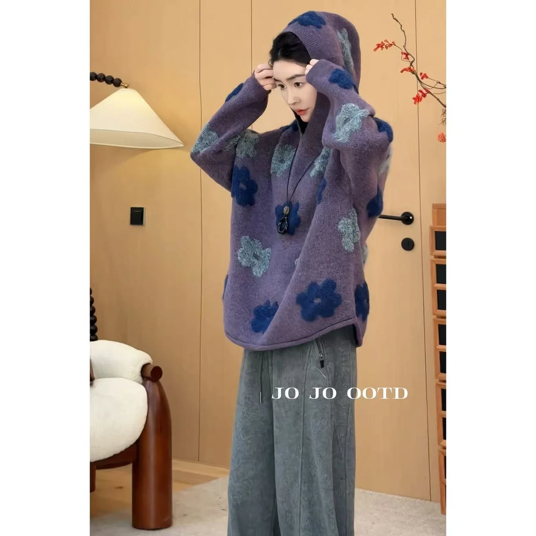 玖了个玖 2025冬款 极简百搭紫罗兰立体花朵连帽毛衣 2510C6744