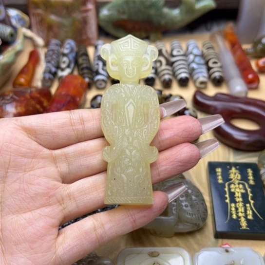 蛇纹石玉未镶嵌颈饰