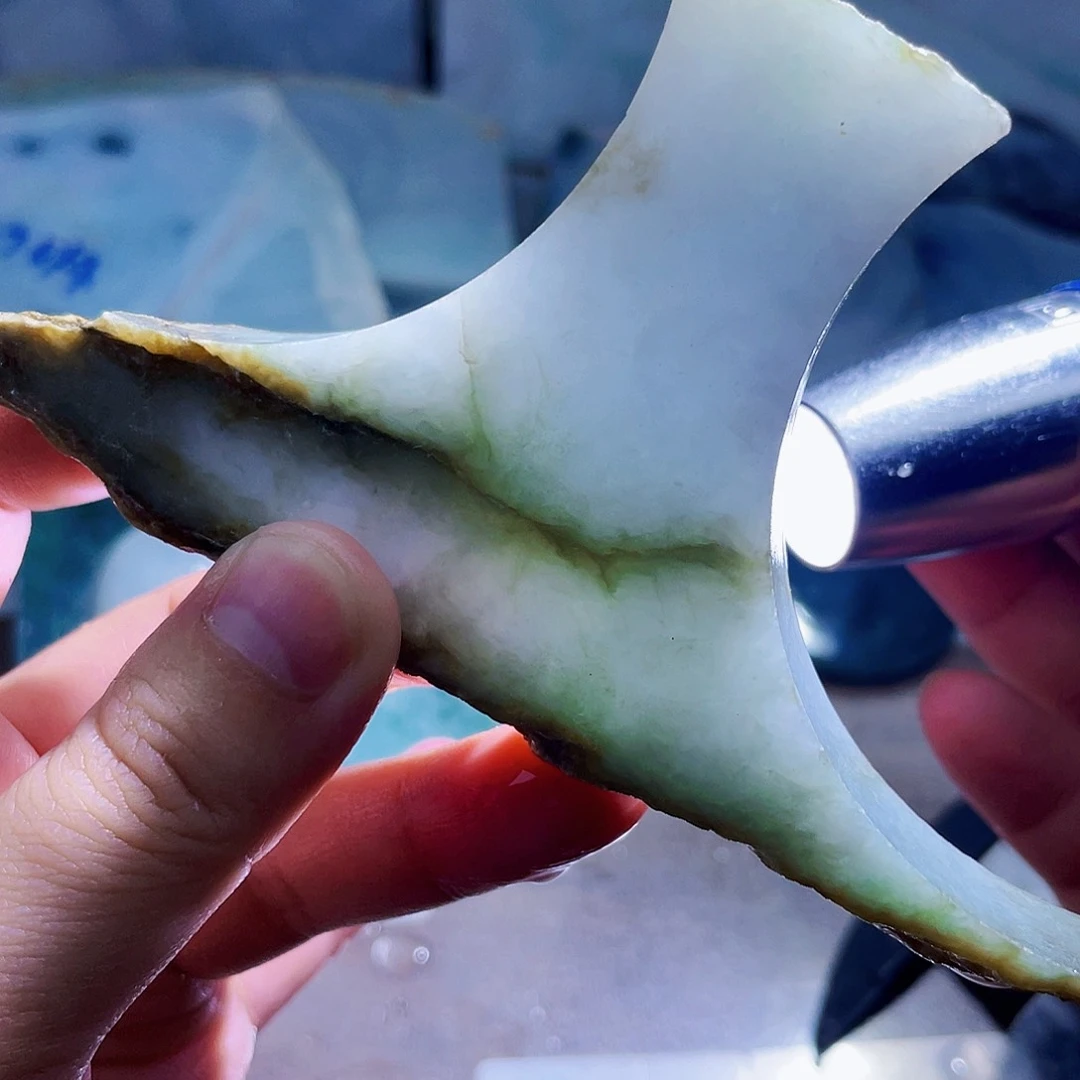 翡翠未镶嵌颈饰毛料15