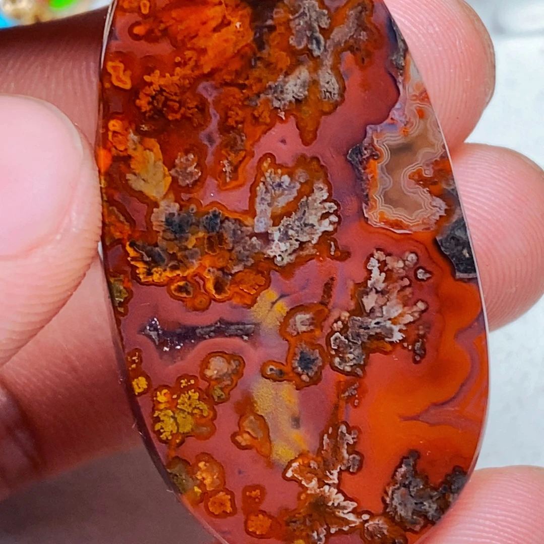 冒***鼎玛瑙/玉髓未镶嵌颈饰