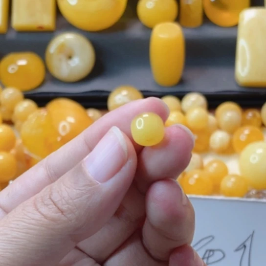 亮***g琥珀未镶嵌颈饰天然蜜蜡