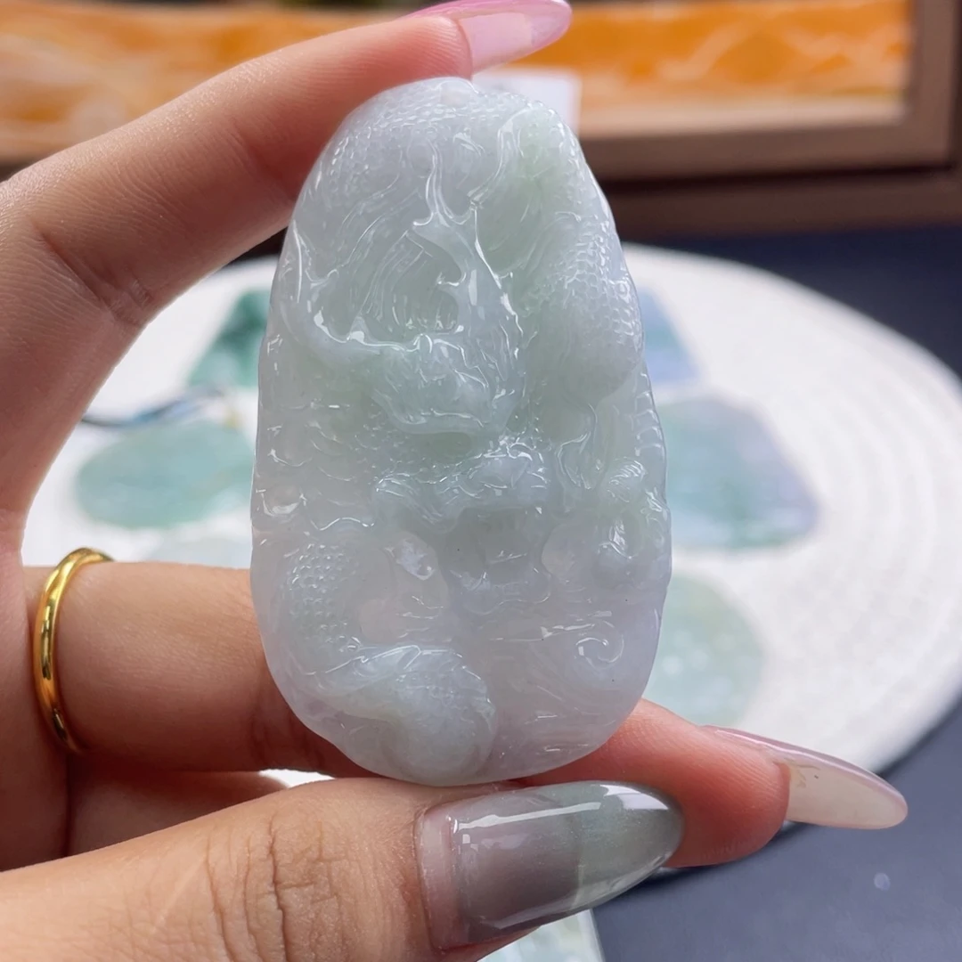 翡翠裸石天然翡翠白冰飘绿龙牌
