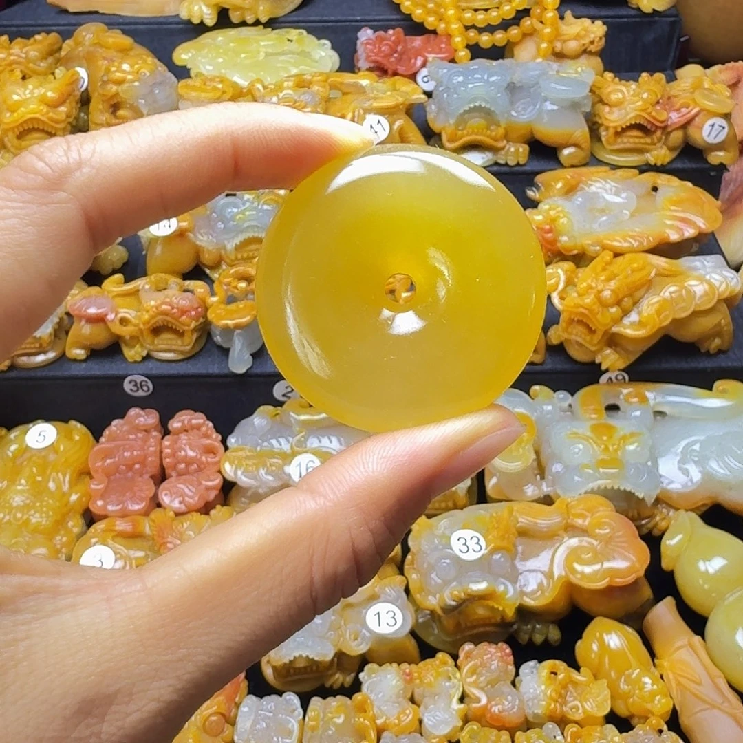 石英质玉（黄龙玉）未镶嵌颈饰