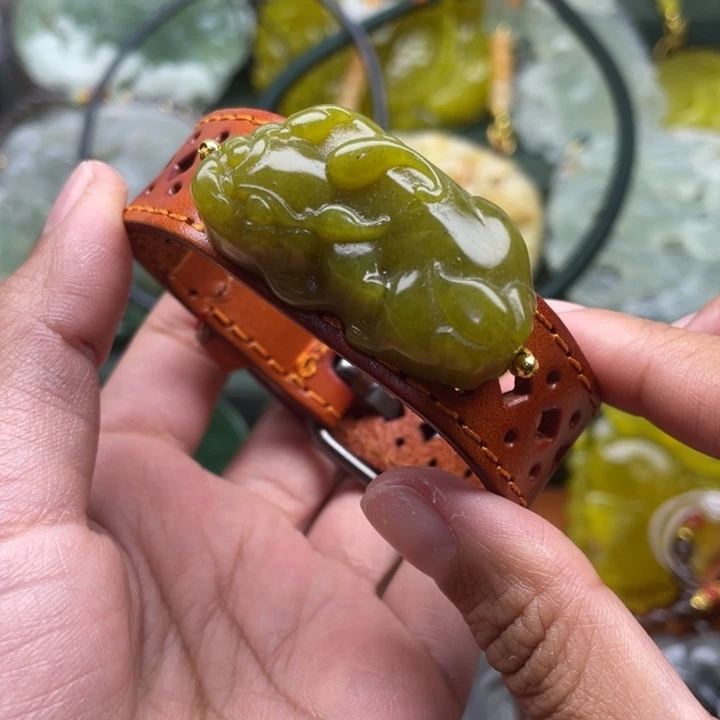 倩***兮蛇纹石玉未镶嵌吊坠