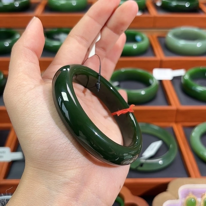 和田玉（碧玉）未镶嵌手镯