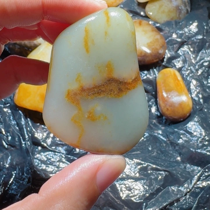颈饰未镶嵌和田玉(糖玉)61克