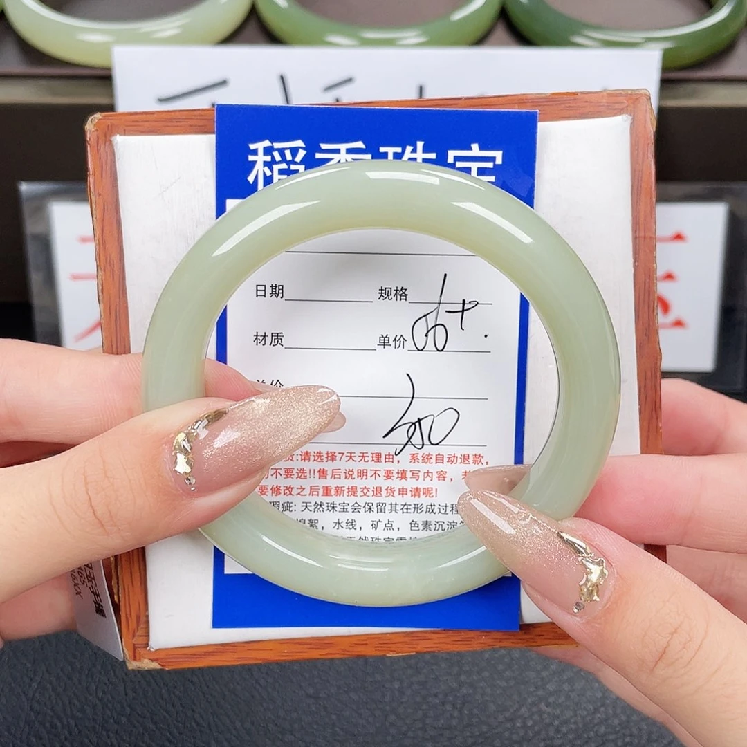 和田玉手镯未镶嵌