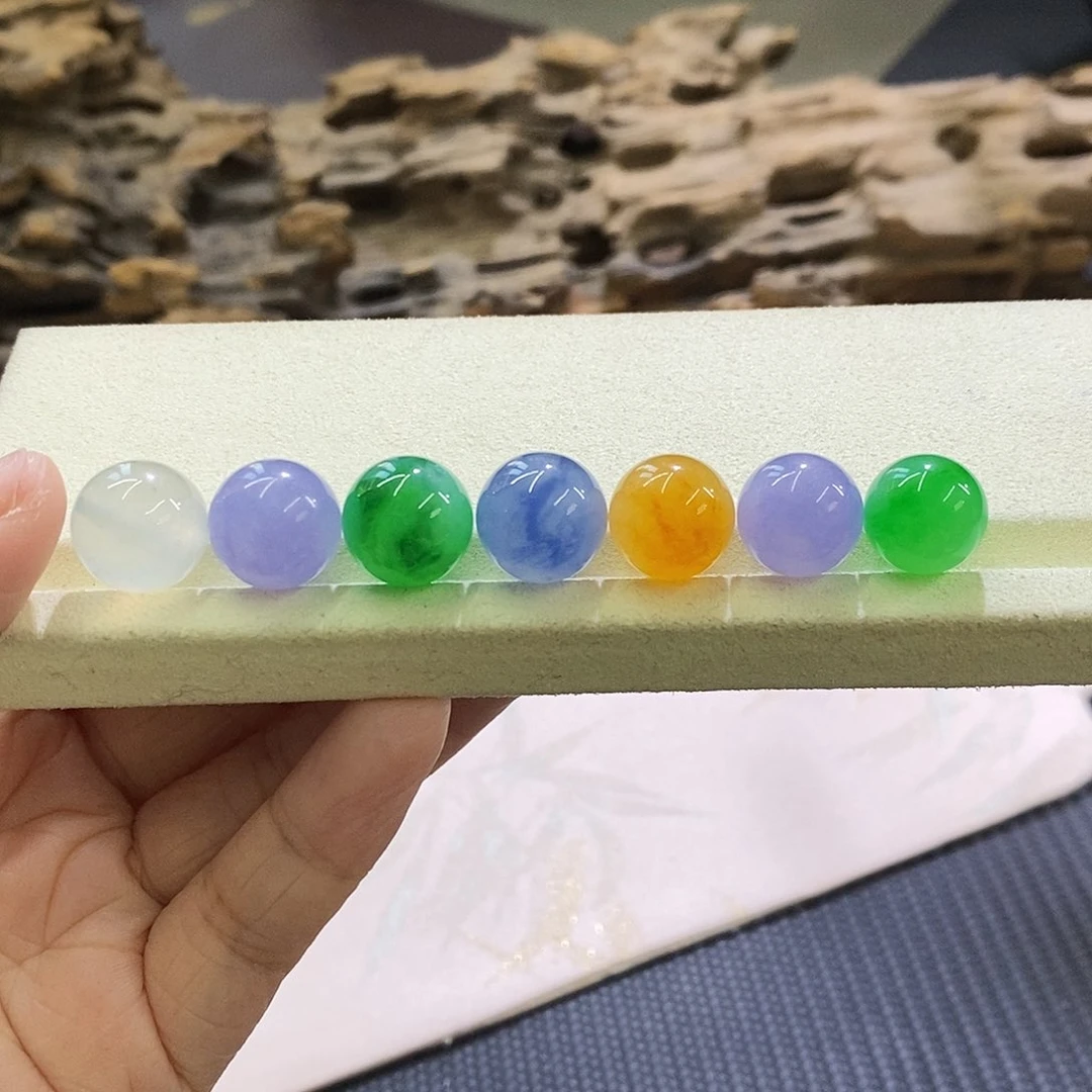 未镶嵌挂件翡翠价格不同 多样性发其一