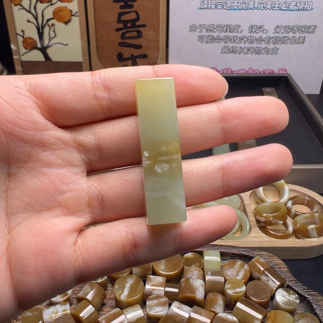 如***月和田玉（糖玉）未镶嵌珠宝奇石