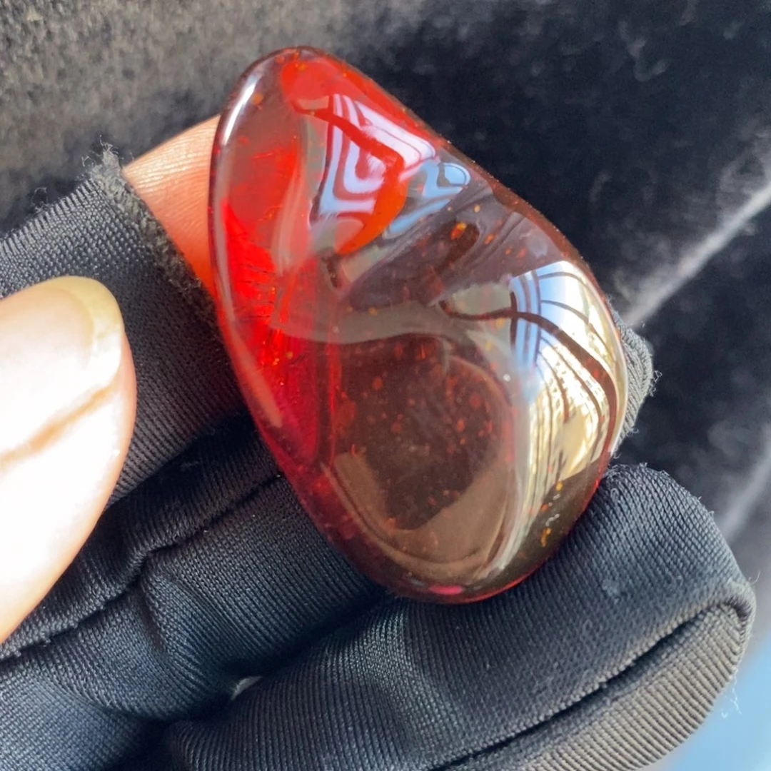 琥珀未镶嵌裸石……