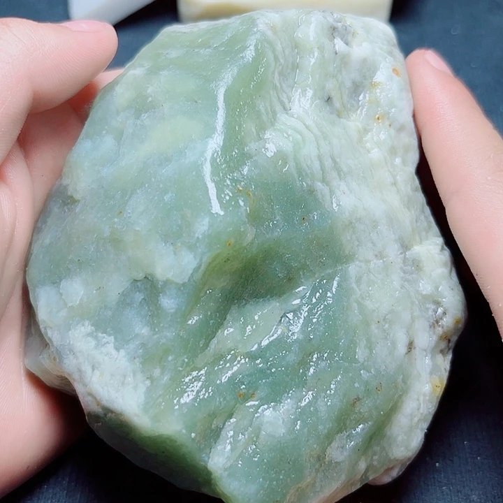 和田玉（糖玉）未镶嵌珠宝奇石
