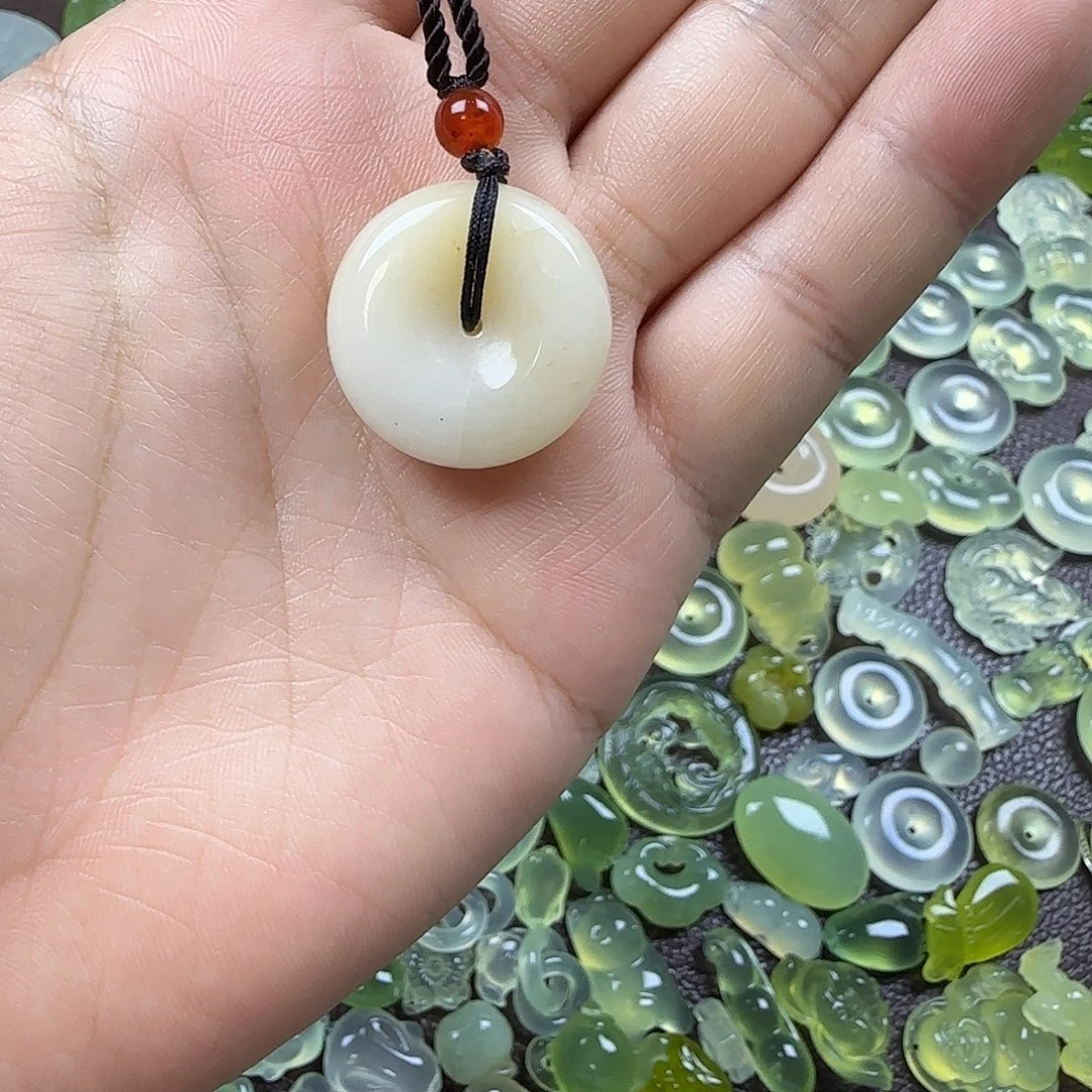 蛇纹石玉未镶嵌岫玉吊坠